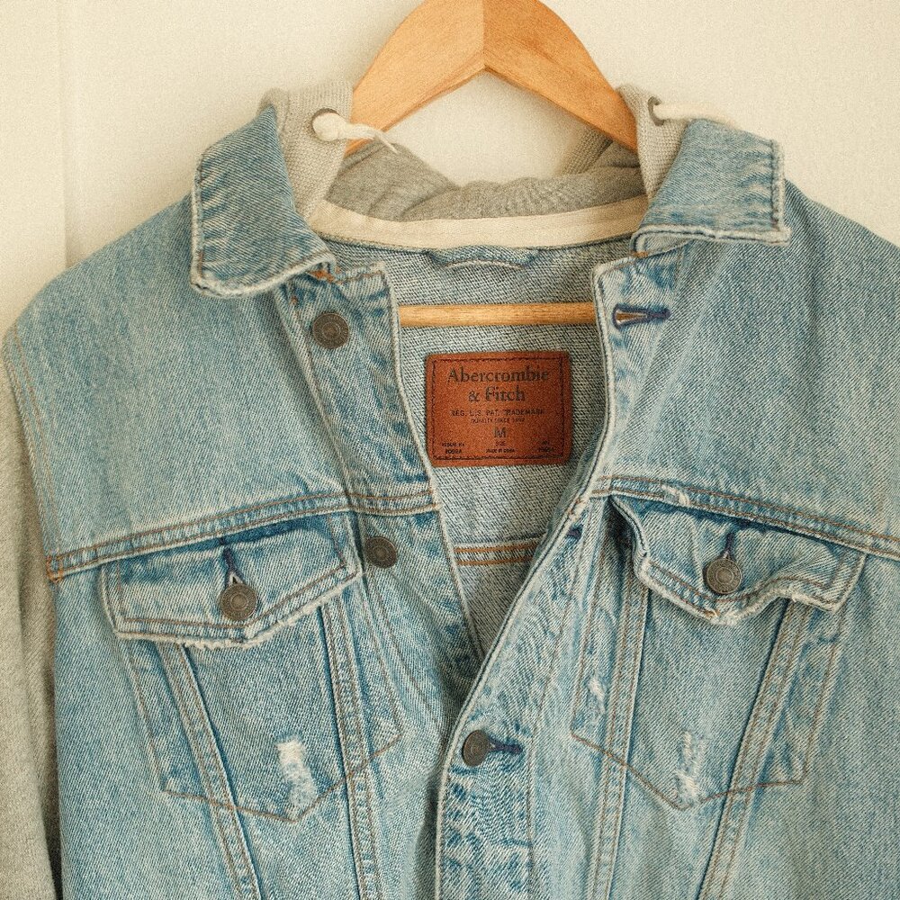 Abercrombie Denim Jacket w/ Sweatshirt Hood + Sleeves – Medium